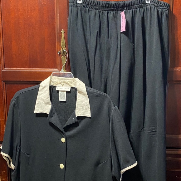 Vintage Pants - Sweet Jessie Black and cream Button-Up size 3X Top and pants 2 piece Set